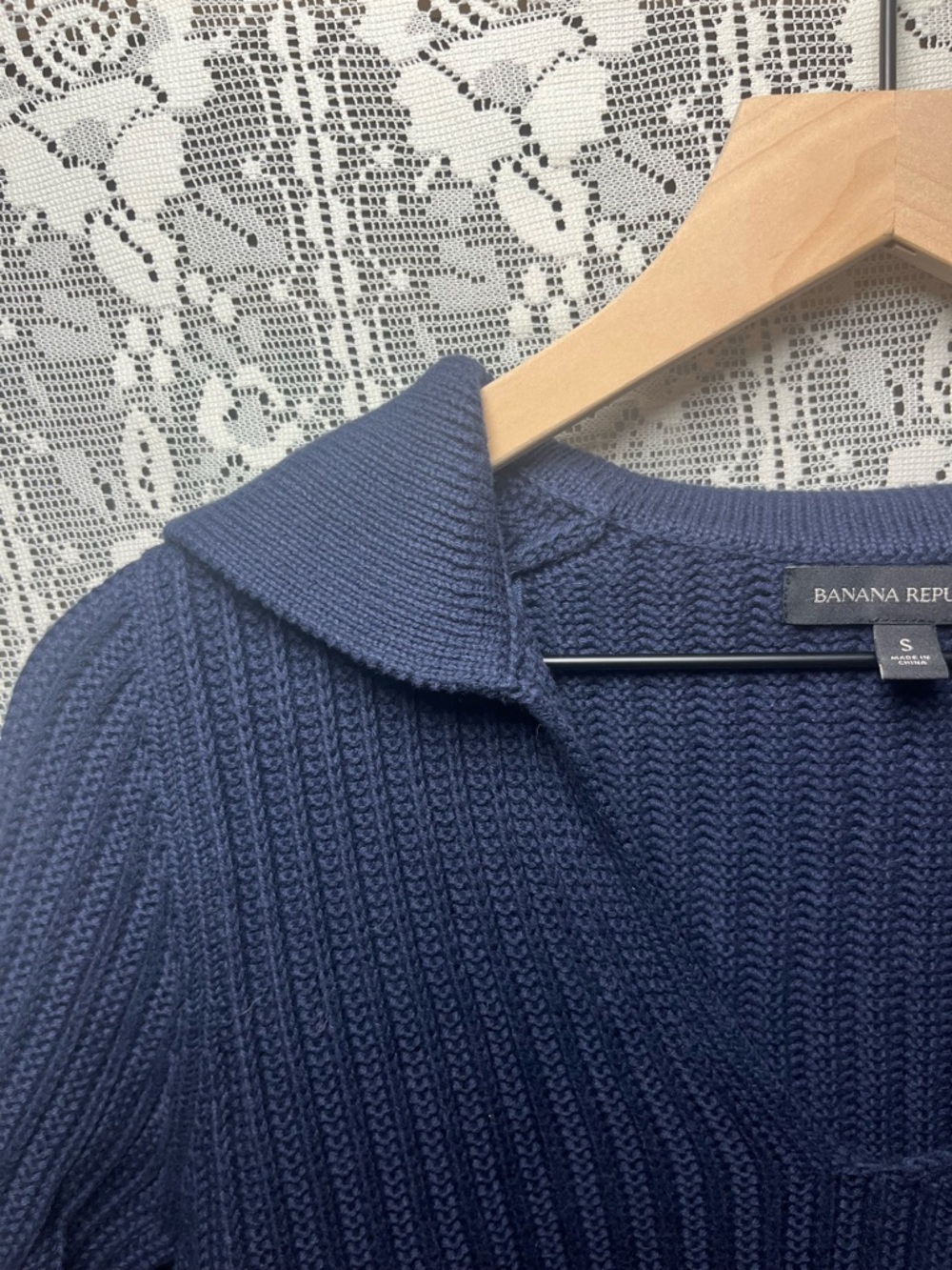 Banana Republic Ribbed Cotton KnitV-Neck Short Sleeve Sailor Sweater (182) - Picture 4 of 8